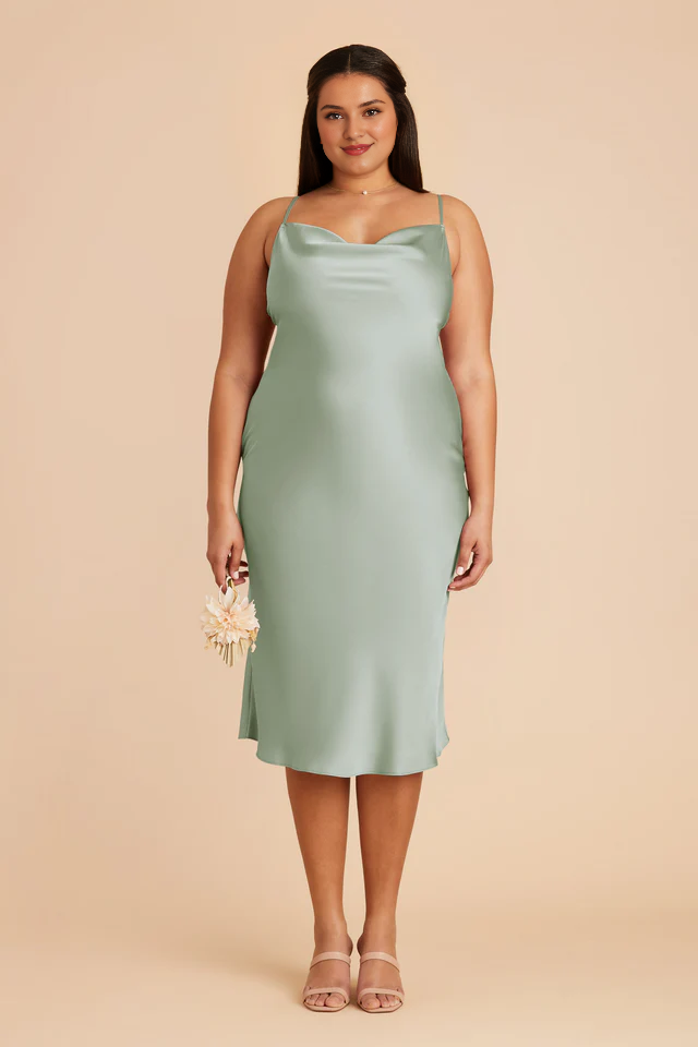 Vestido de dama de honor con escote plisado, largo medio y cremallera lateral, totalmente forrado