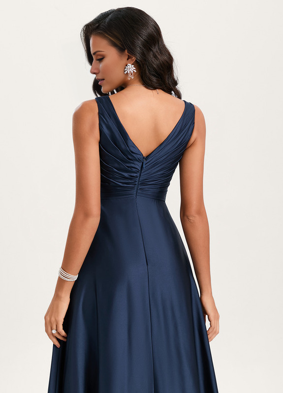 Vestido de dama de honor de satén con volantes, escote en V y largo hasta el suelo