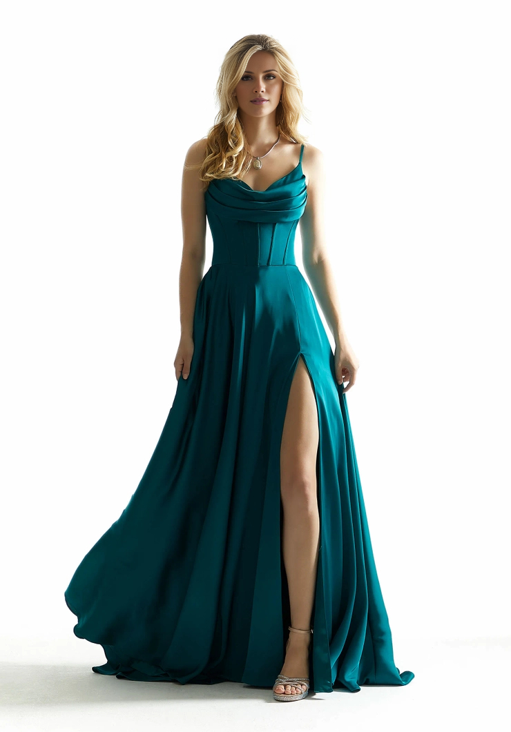 Vestido de noche largo hasta el suelo con cuello de satén y corte en A