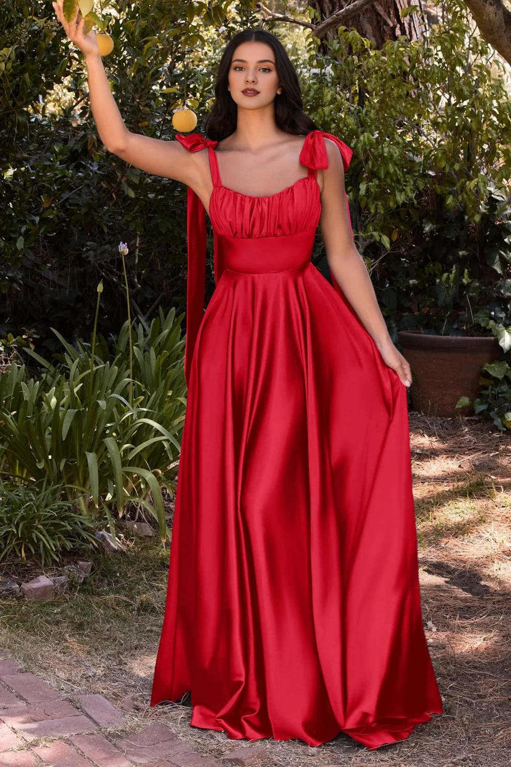 Vestido largo de satén con falda en forma de A y sin mangas