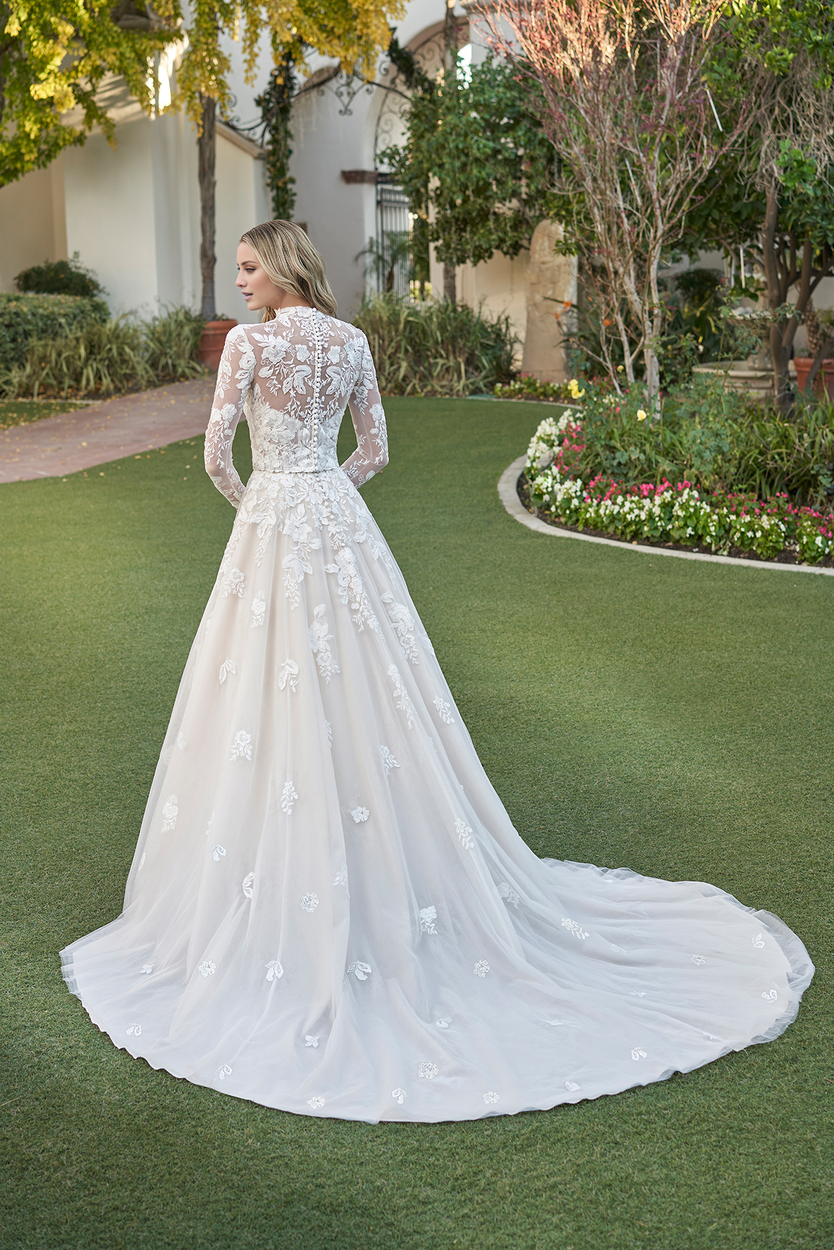 Abito da sposa a trapezio, senza spalline, con scollo a cuore, collo alto, maniche lunghe e lunghezza al pavimento