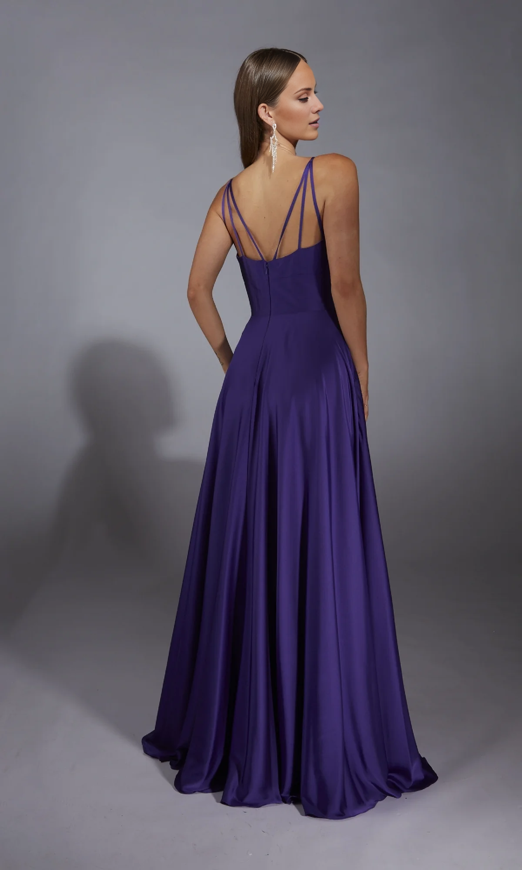 Vestido de noche Jimiss con escote en V, tirantes finos, abertura lateral en la espalda y largo hasta el suelo 