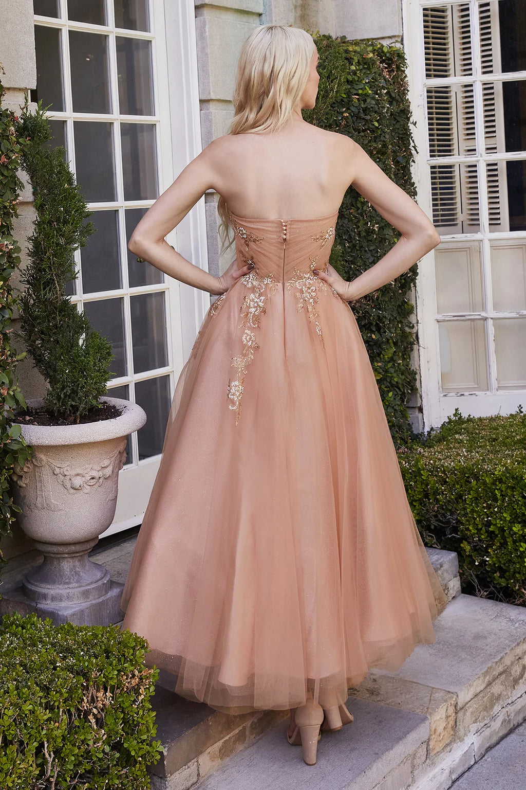 Vestido largo de té con falda tipo A sin tirantes