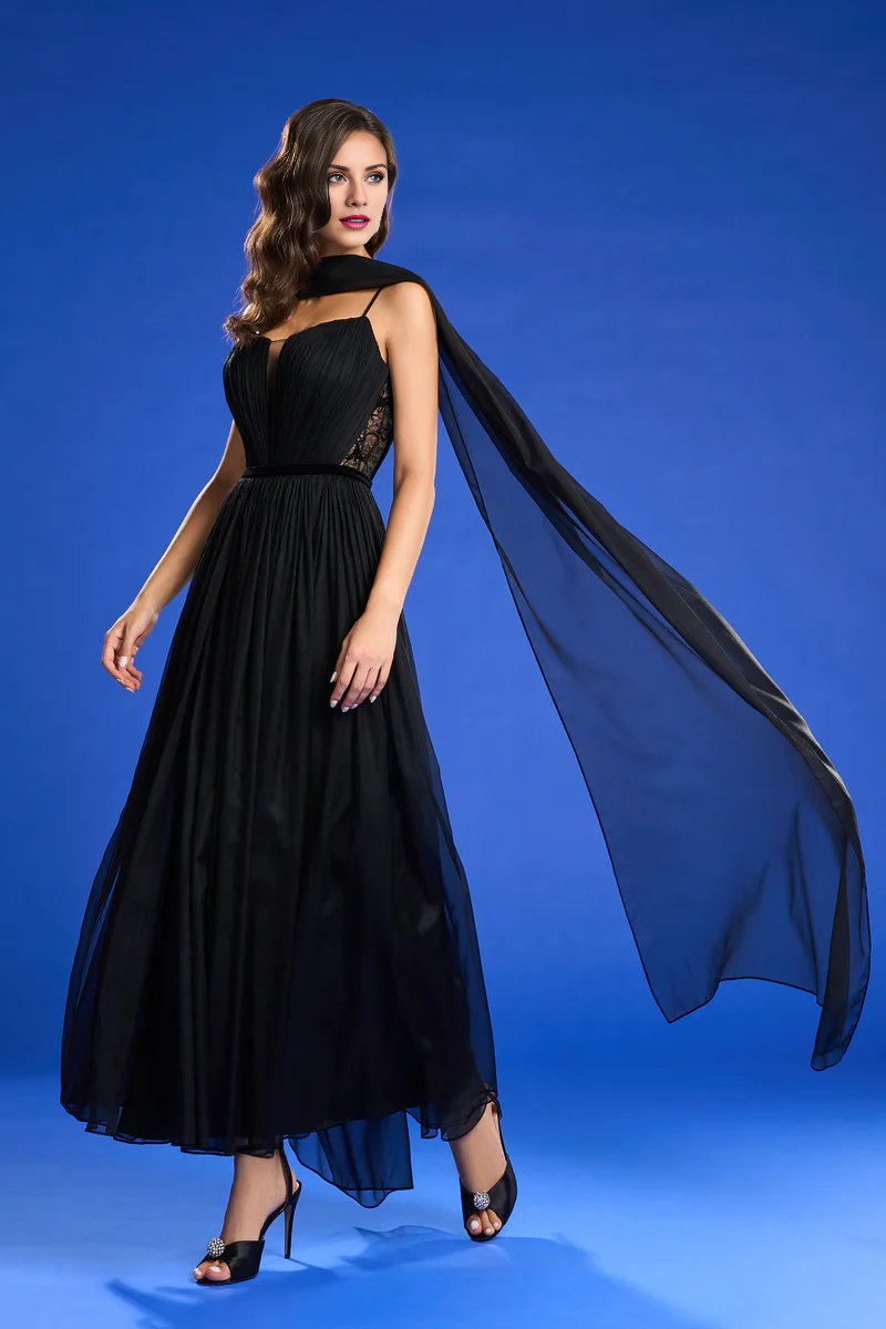 Vestido de noche con corsé ajustado y forro de seda y encaje de gasa (solo vestido)