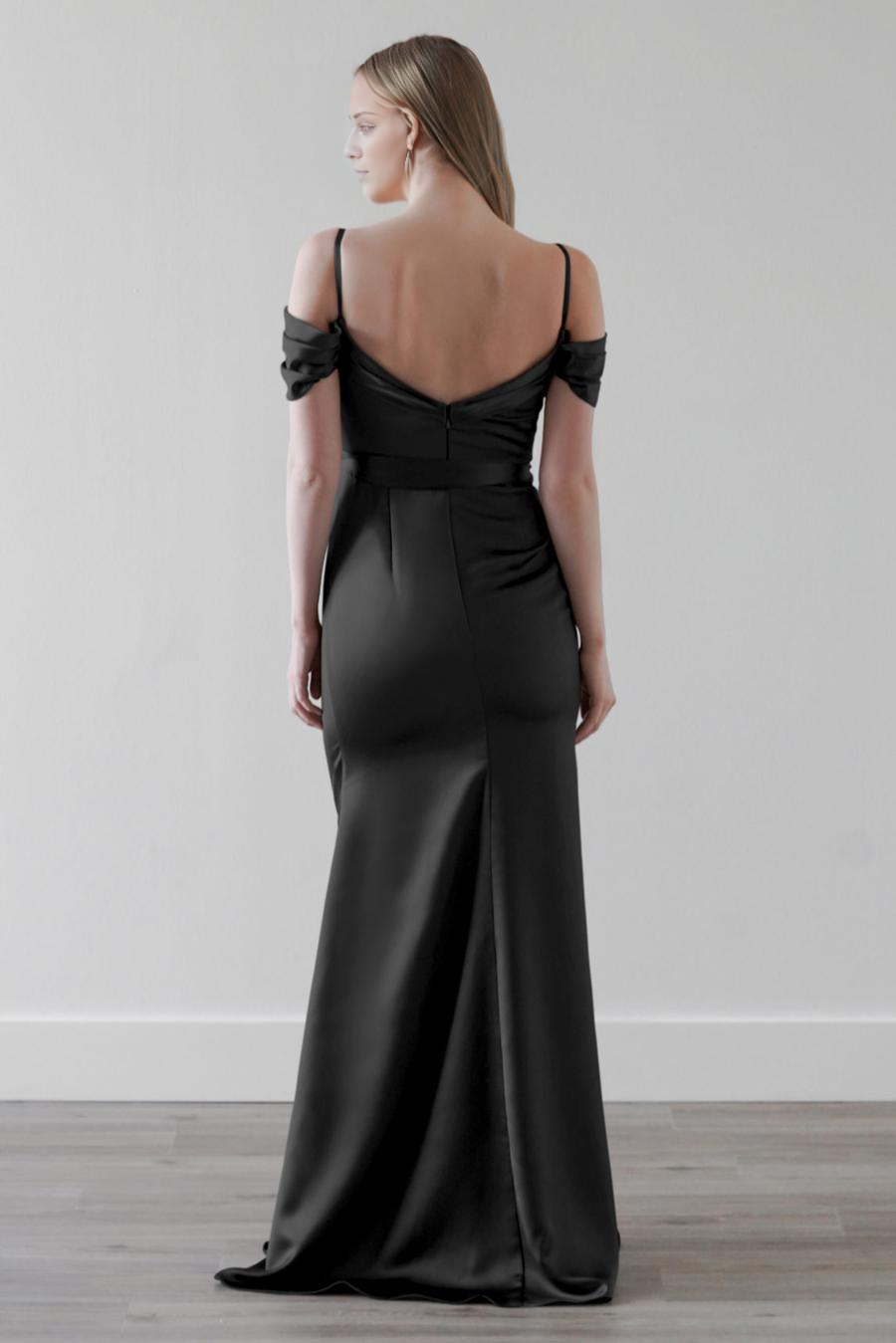 Vestido de noche Jimiss con cuello al descubierto, tirantes finos, espalda descubierta y largo hasta el suelo