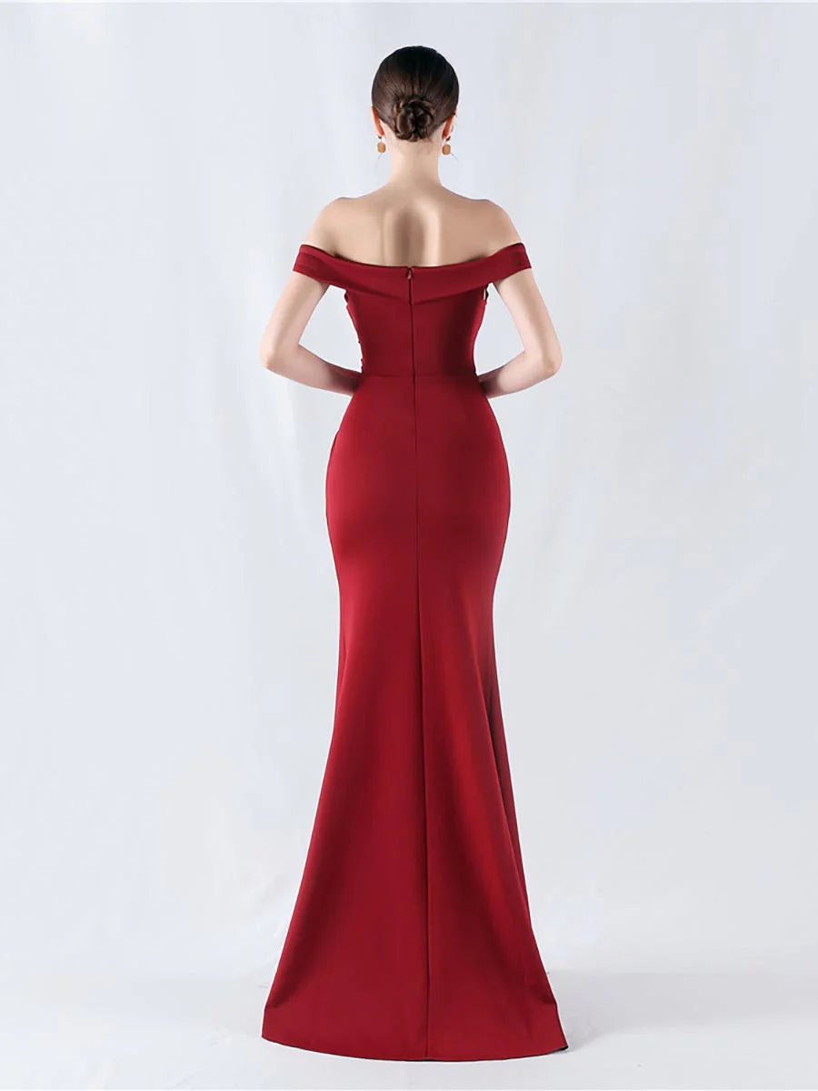 Vestidos de noche largos hasta el suelo con aberturas plisadas y hombros descubiertos