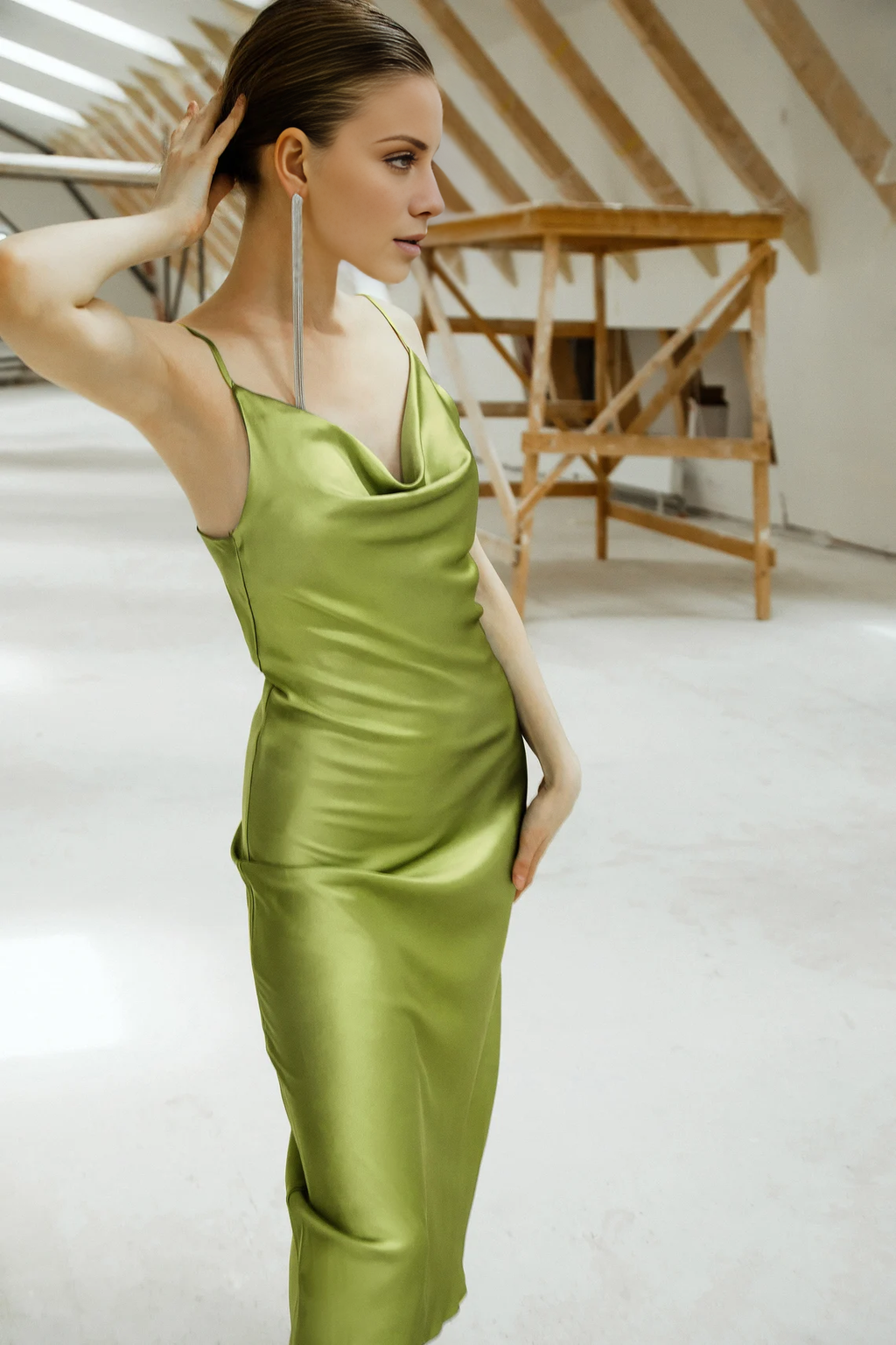Jimiss - Vestido de fiesta largo de satén sin mangas con cuello halter y tirantes finos 