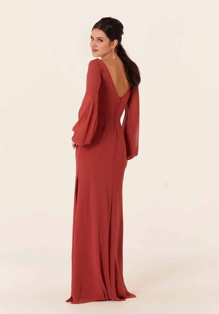 Vestido de dama de honor con escote en V, corsé ajustado retorcido, mangas de obispo, falda lateral con abertura