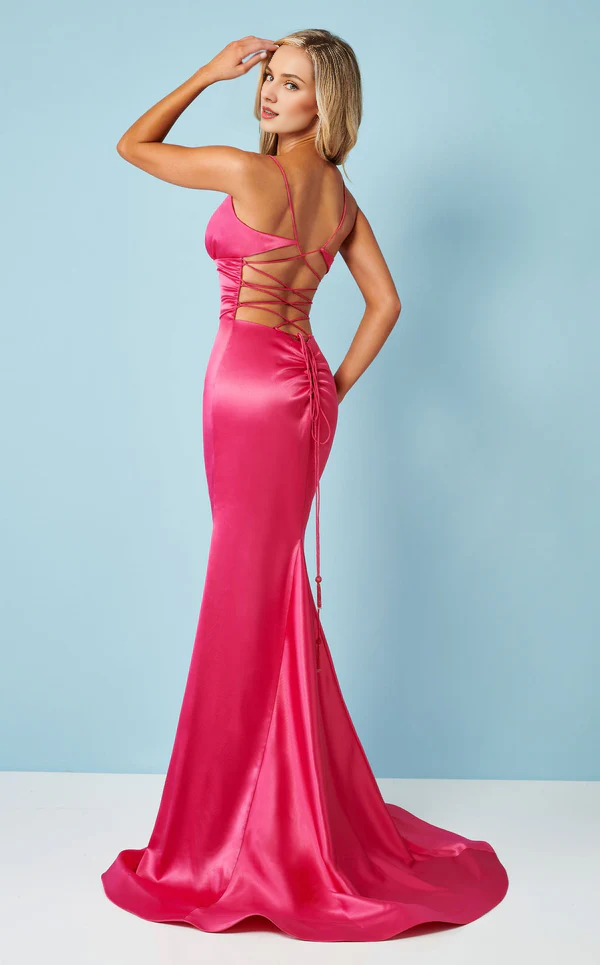 Mermaid deep V heart-shaped neckline with thin shoulder straps and floor length Prom dress
