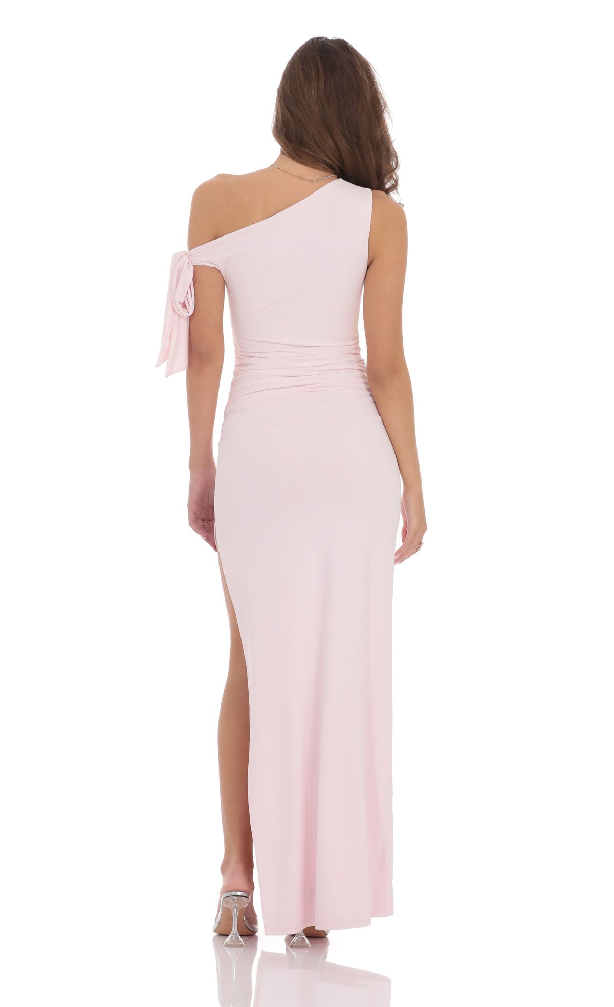 Vestido de fiesta largo hasta el suelo, sin mangas, con cuello asimétrico, hombros descubiertos, espalda descubierta, abertura lateral