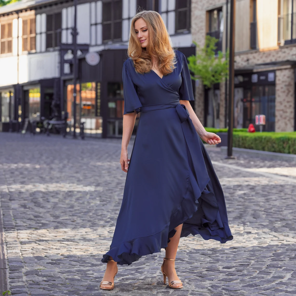 Vestido de noche largo Jimiss con falda asimétrica, escote en V y manga corta con abertura lateral 