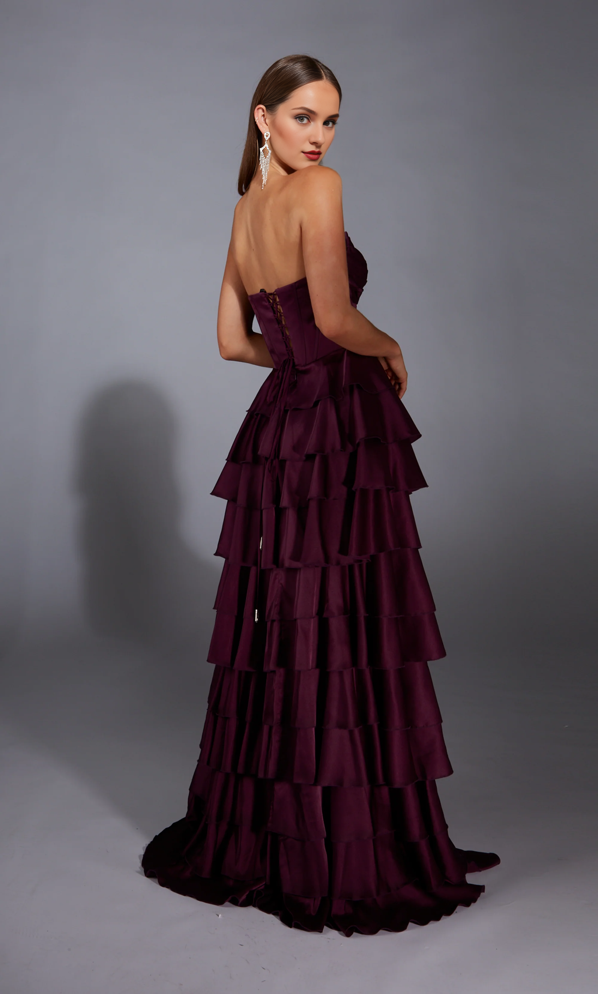Vestido de noche largo formal de corte A con escote en V profundo de gasa satinada y abertura tipo corsé ajustado con cordones