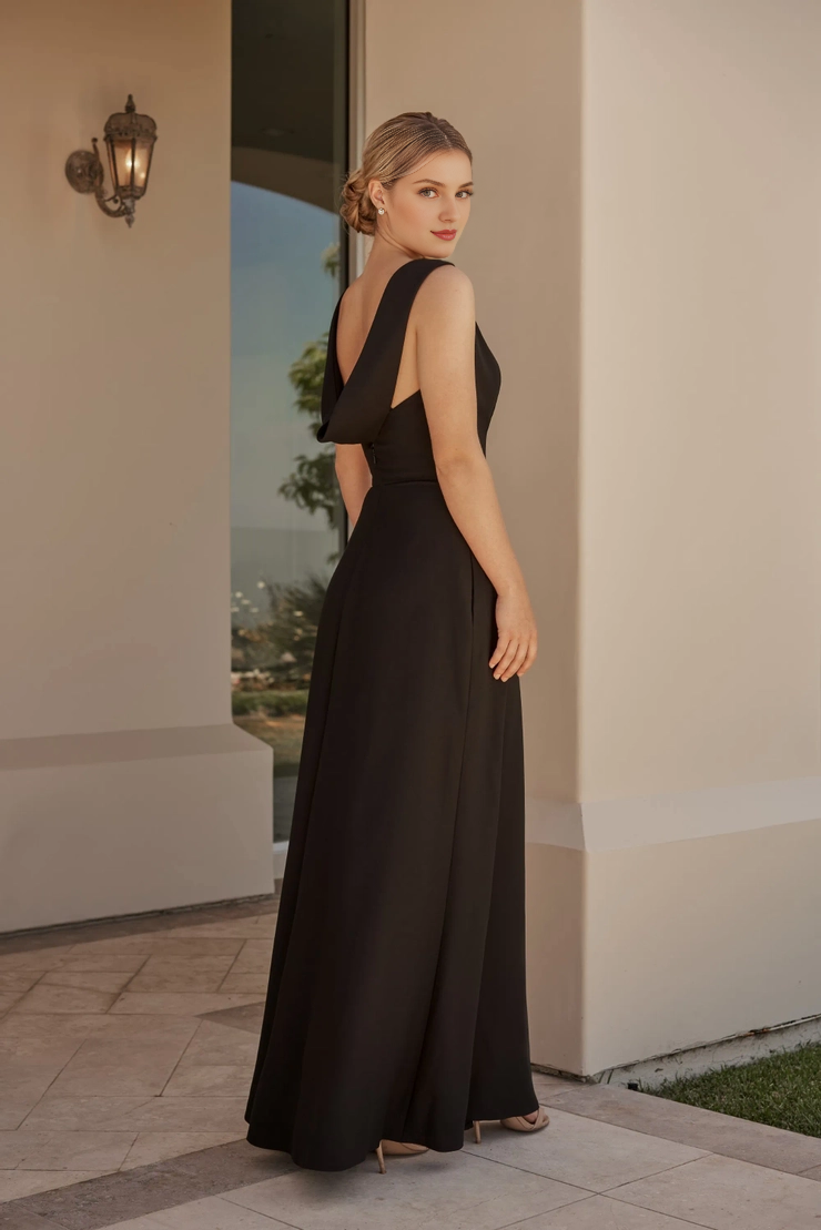 Vestido de dama de honor de crepé con corte en A, cuello halter, espalda descubierta y tirantes finos