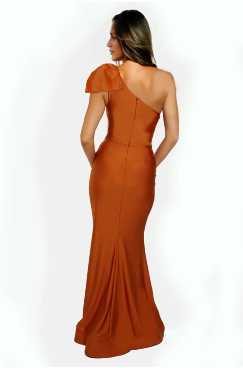 Vestido de noche Jimiss con escote asimétrico, hombros descubiertos, sin mangas, espalda descubierta y largo hasta el suelo