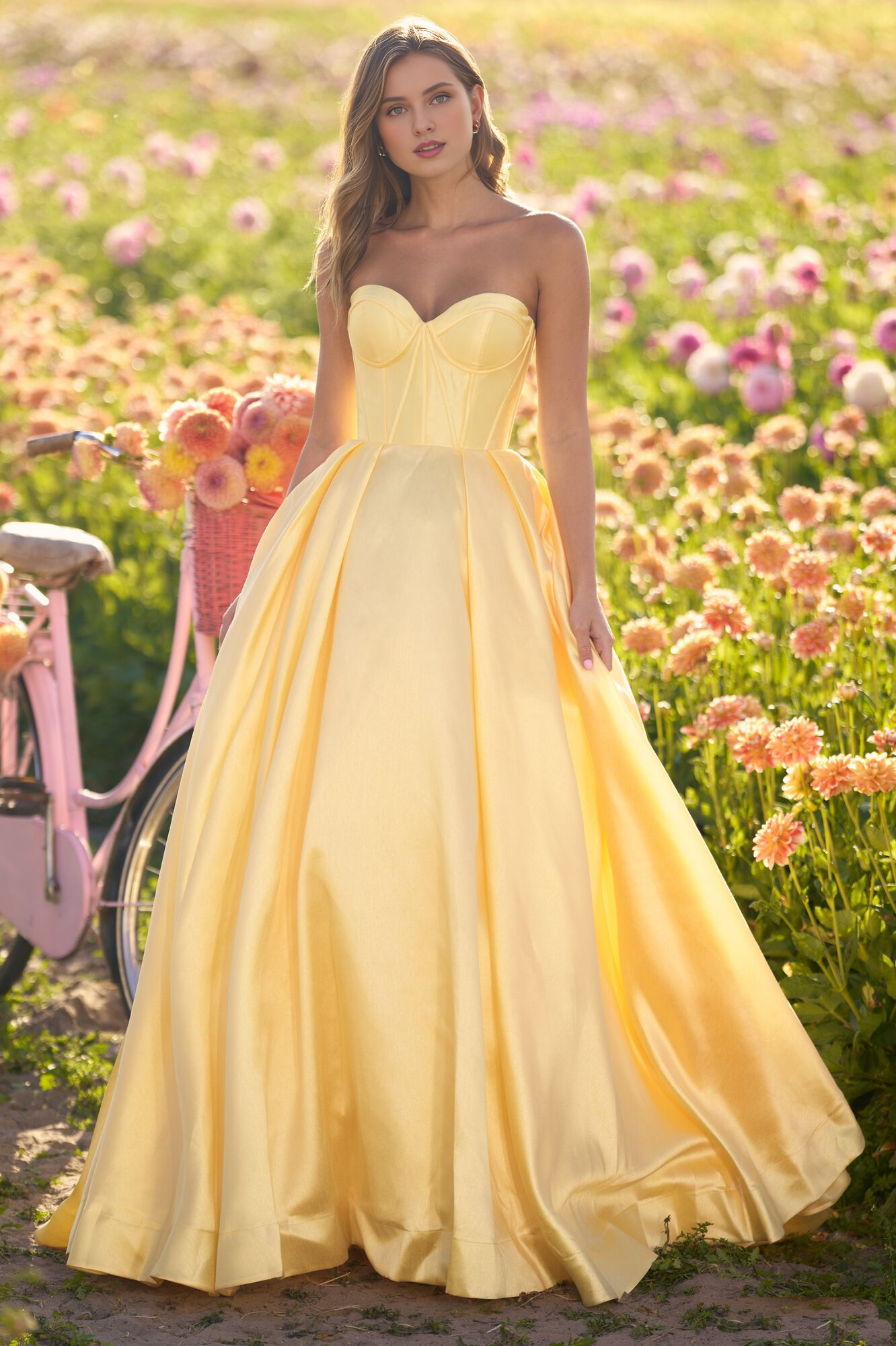 Vestido de fiesta sin tirantes con corsé ajustado y largo hasta el suelo