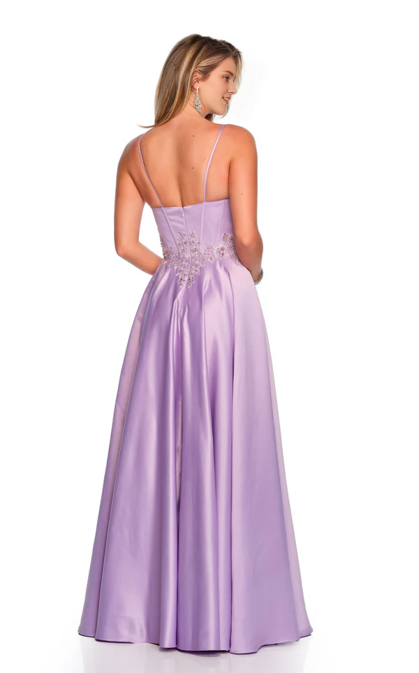 Abito da ballo a trapezio, senza maniche, con scollo rotondo e lunghezza al pavimento