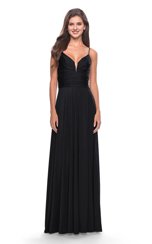 Vestido de noche largo hasta el suelo con escote en V profundo, tirantes finos, espalda descubierta y abertura lateral
