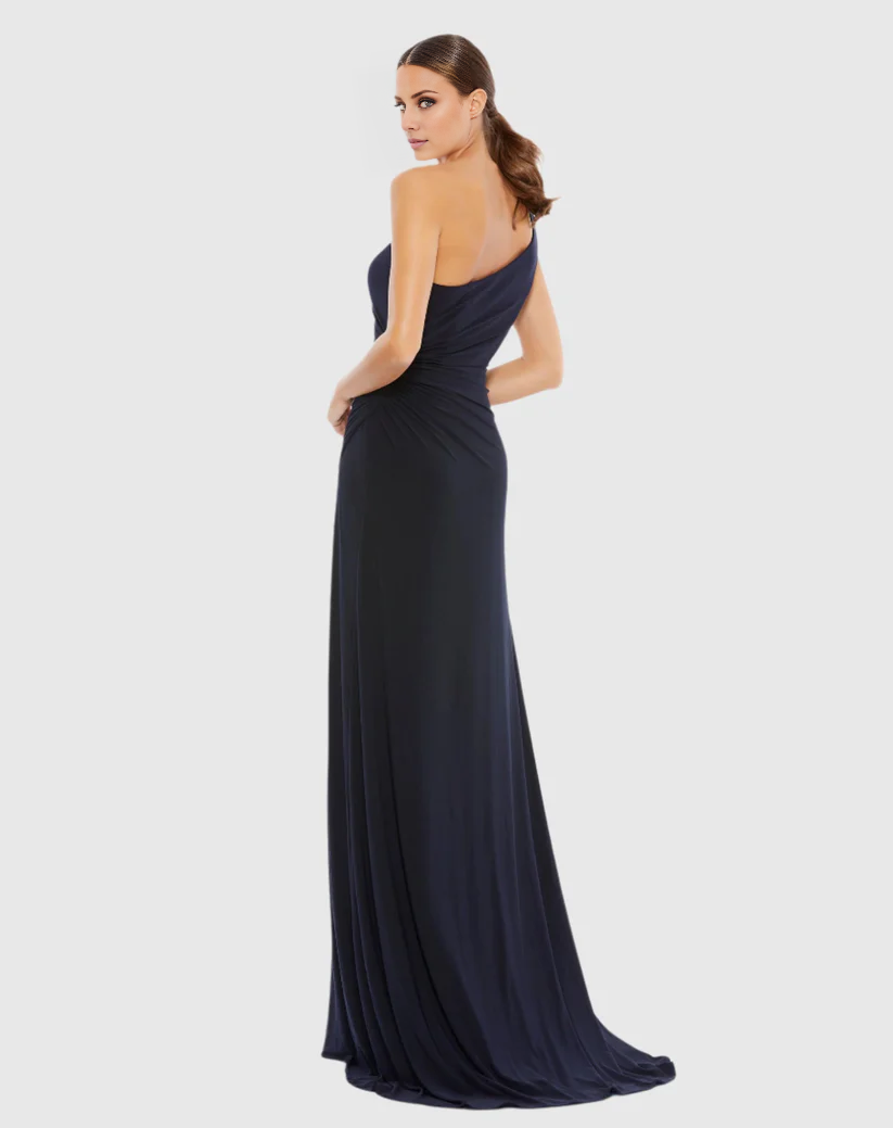 Vestido de noche largo hasta el suelo con abertura lateral, sin mangas y escote de un solo hombro