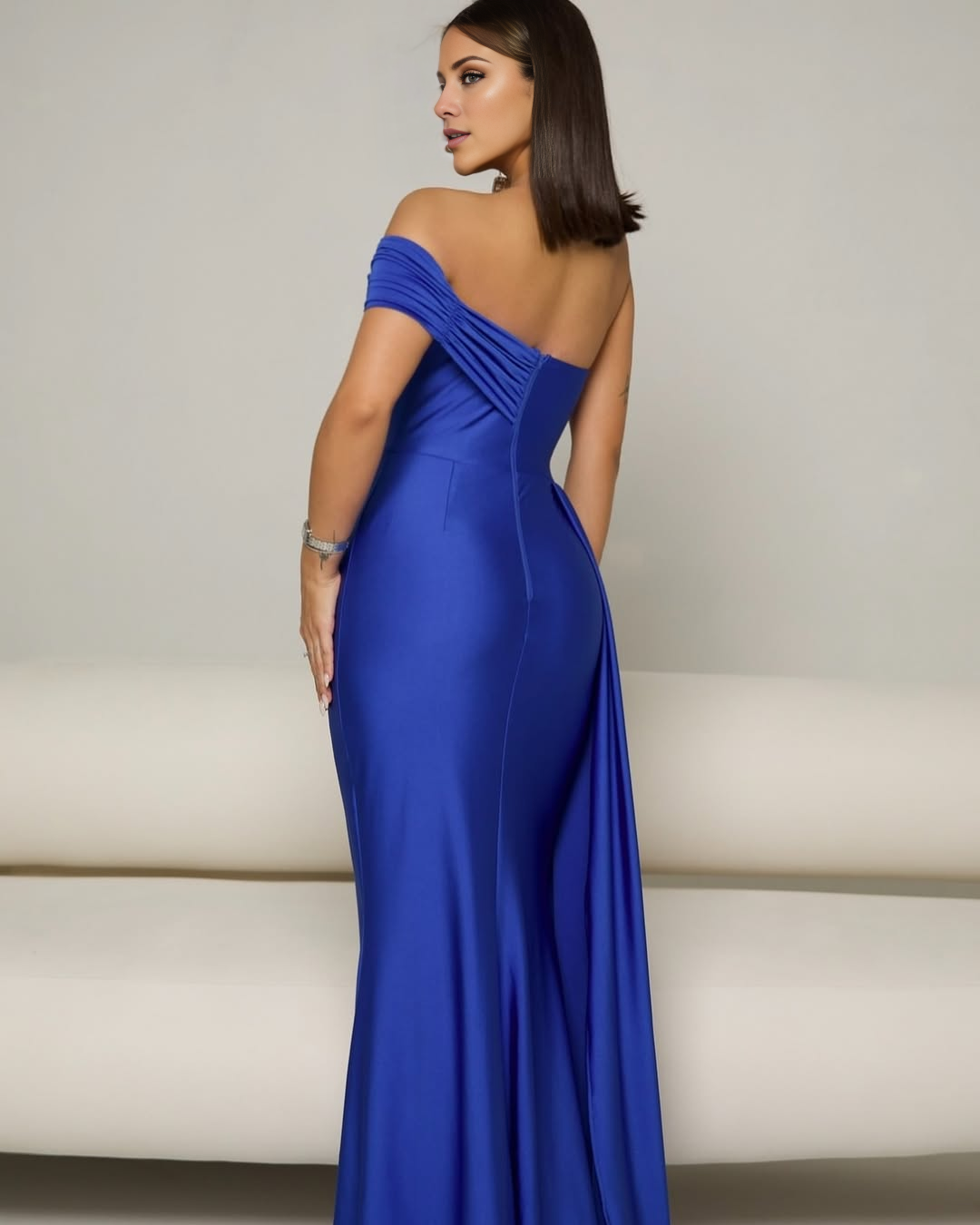 Vestido de sirena con hombros descubiertos y un solo hombro sin mangas de Jimiss