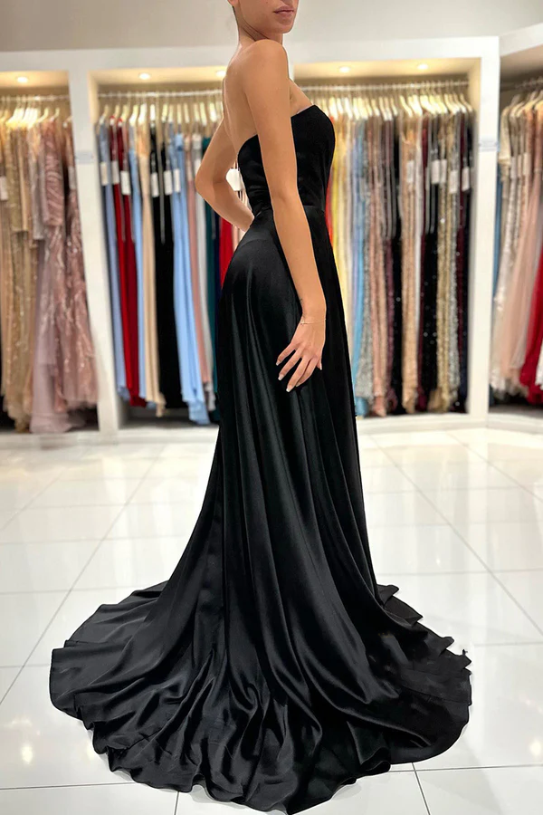 Vestido de noche formal largo negro con abertura lateral y pliegues de Aline Sweetheart
