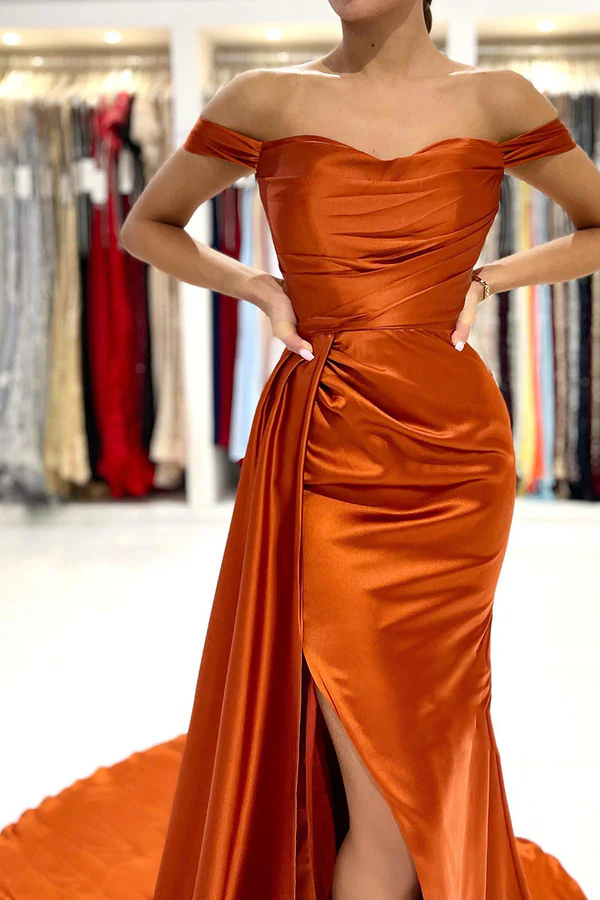 Vestido de noche largo con escote en forma de corazón, plisado y abertura alta