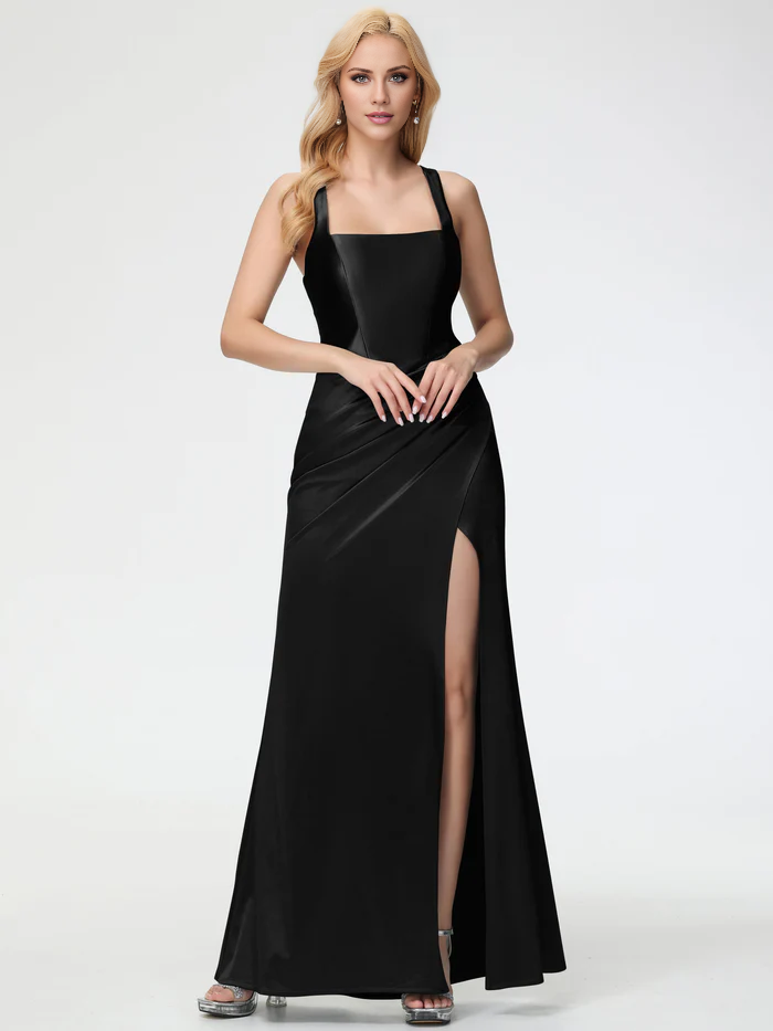 Vestido de fiesta ajustado con pliegues en los hombros y abertura hasta el suelo de Jimiss