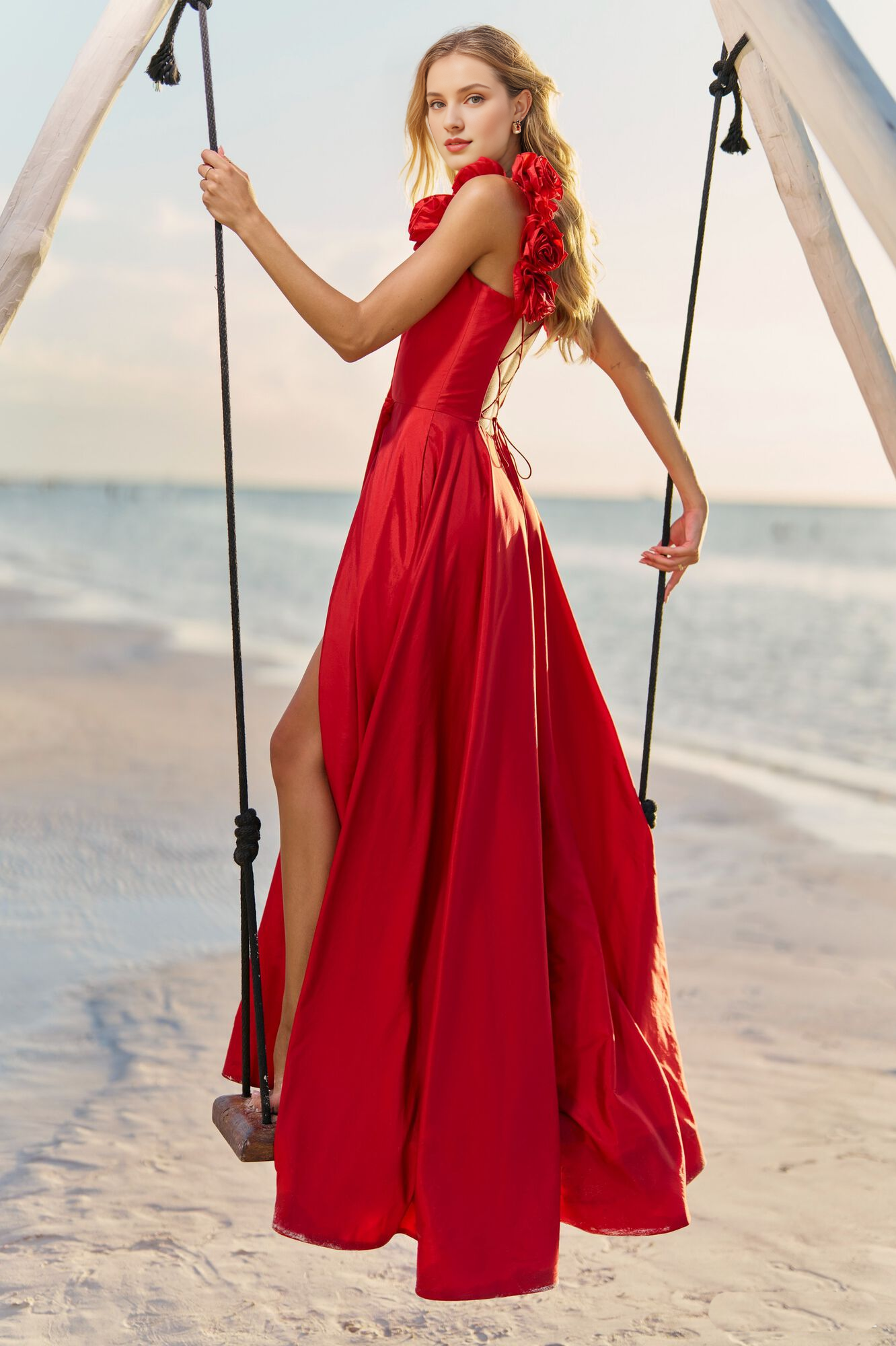 Abito da ballo a trapezio con decorazione a rosa, spalline strette, corsetto posteriore e lunghezza al pavimento 