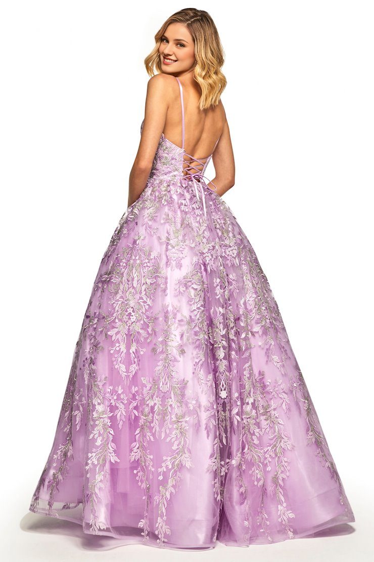 Abito da sera lungo fino al pavimento, con scollo a V, applicazioni in pizzo trasparente e spalline sottili 