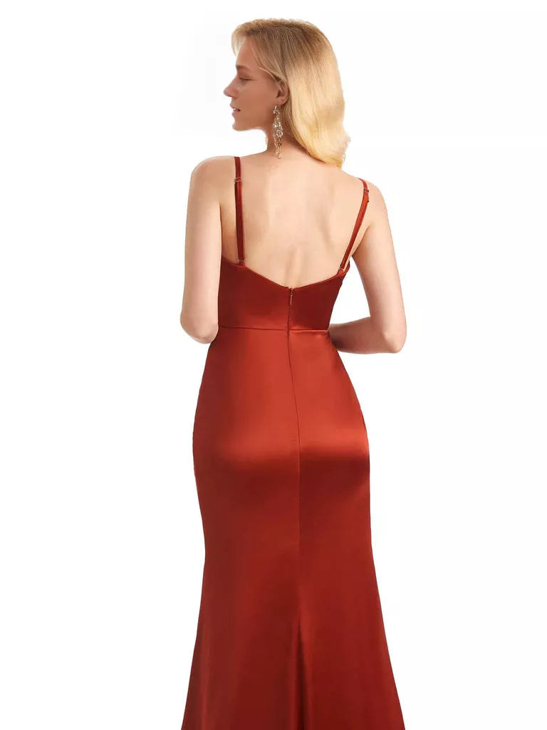 Vestido de dama de honor de satén con escote en V y tirantes finos, con abertura lateral y sexy