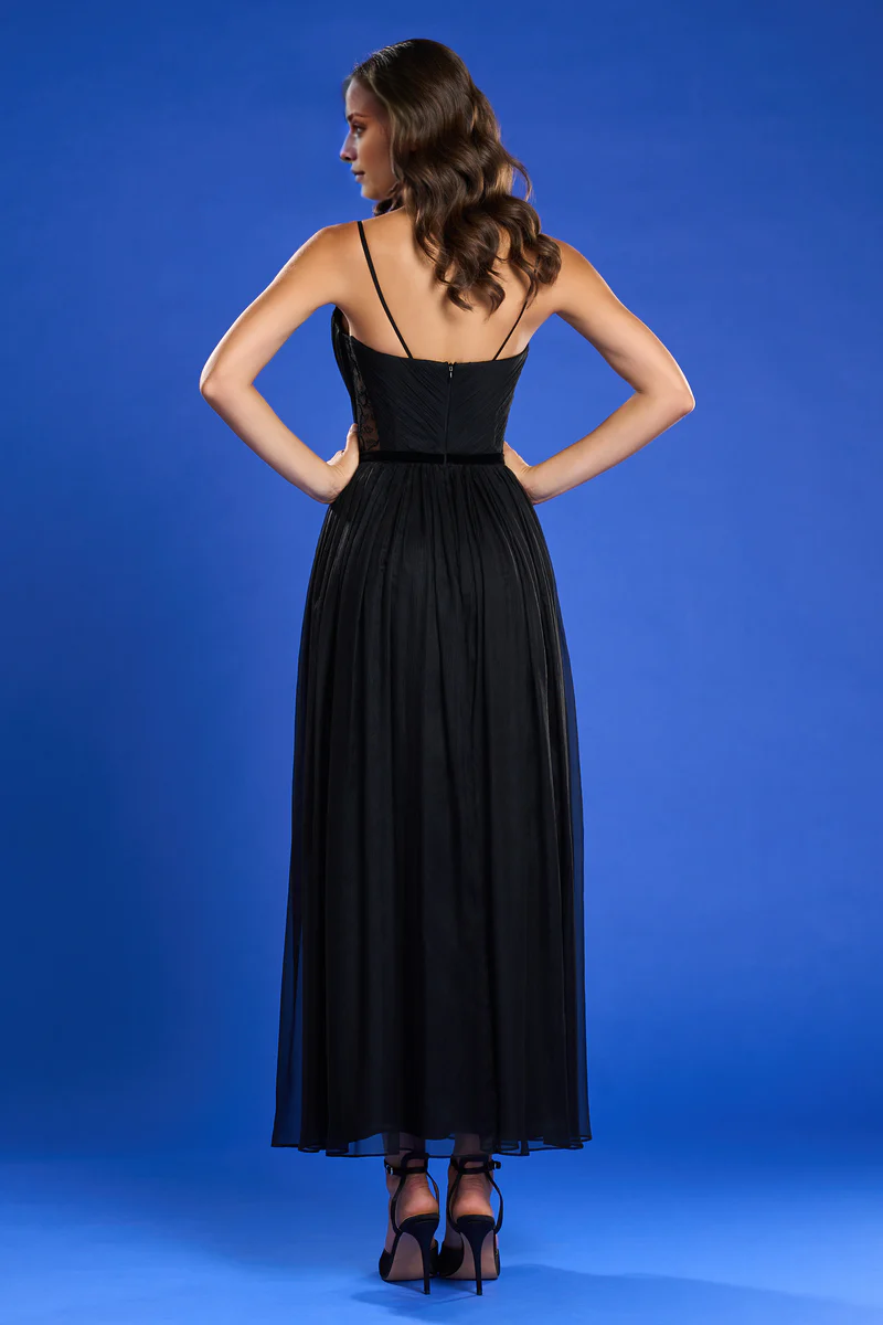 Vestido de noche con corsé ajustado y forro de seda y encaje de gasa (solo vestido)
