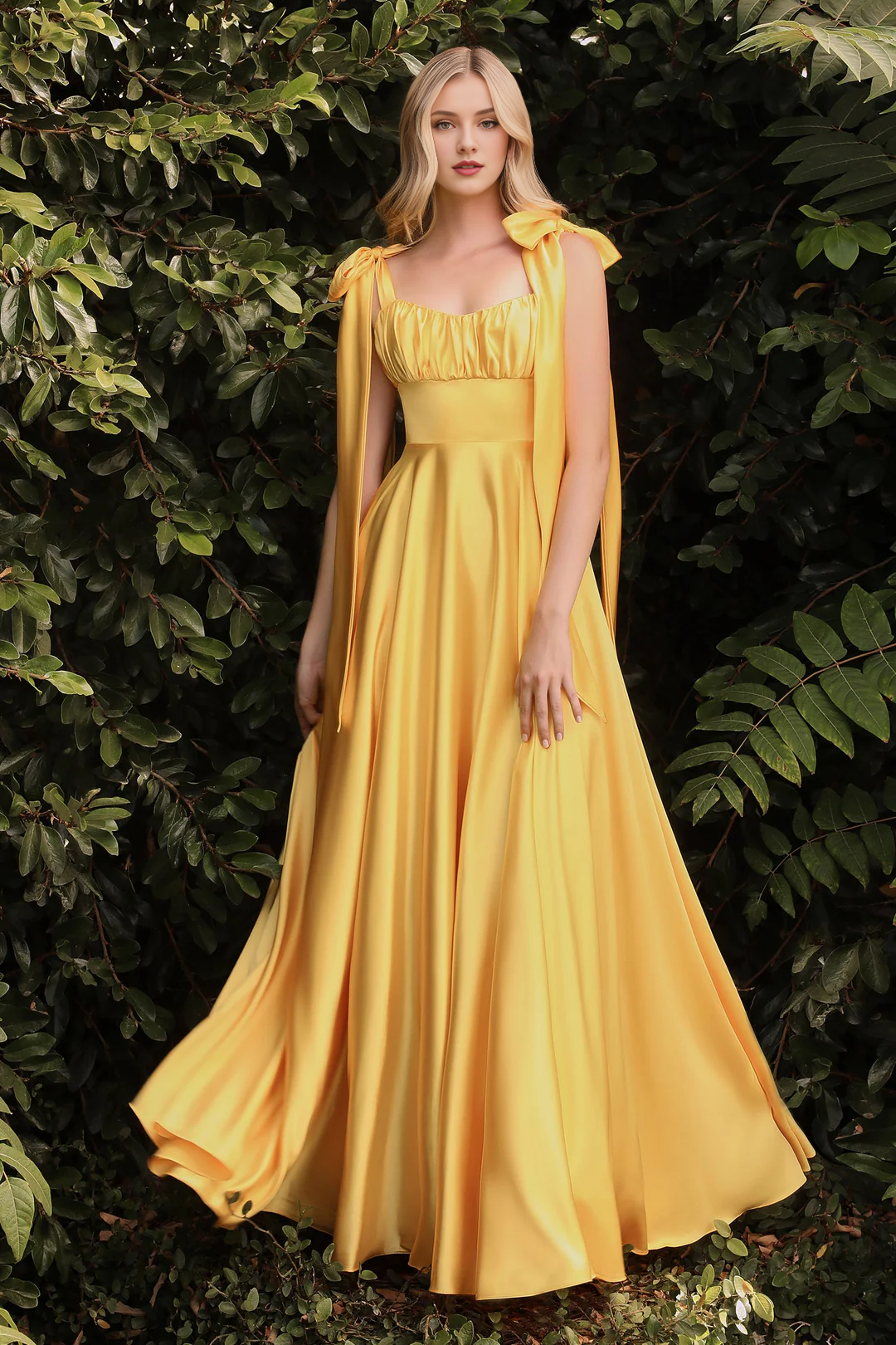 Vestido largo de satén con falda en forma de A y sin mangas