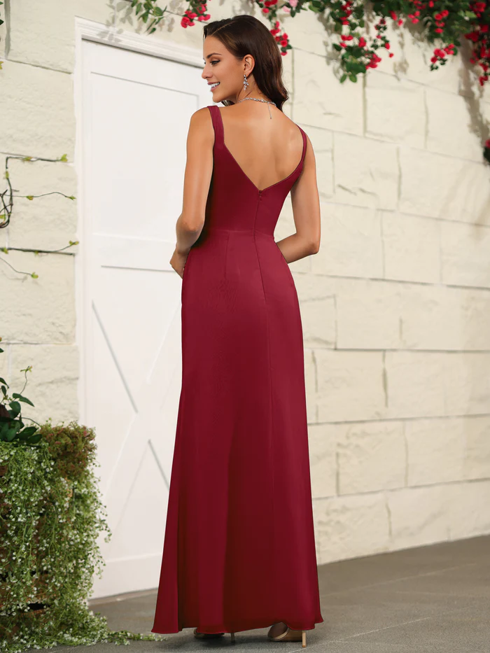 Elegante vestido de dama de honor de gasa con tirantes finos y escote en forma de corazón hasta el suelo