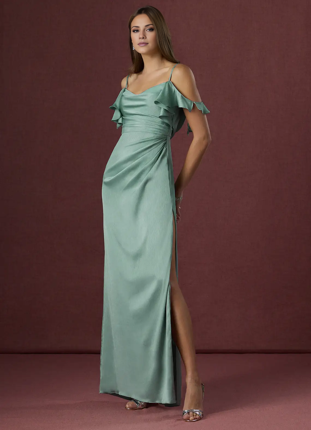 Vestido de fiesta Jimiss con escote barco, tirantes finos, abertura lateral y largo hasta el suelo 