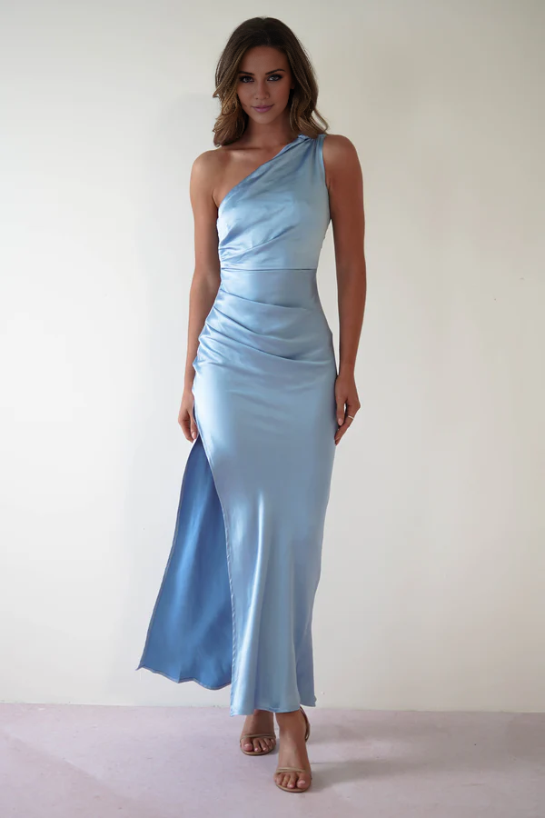 Vestido de fiesta largo de satén con cuello asimétrico y abertura lateral - Vestido Jimiss 
