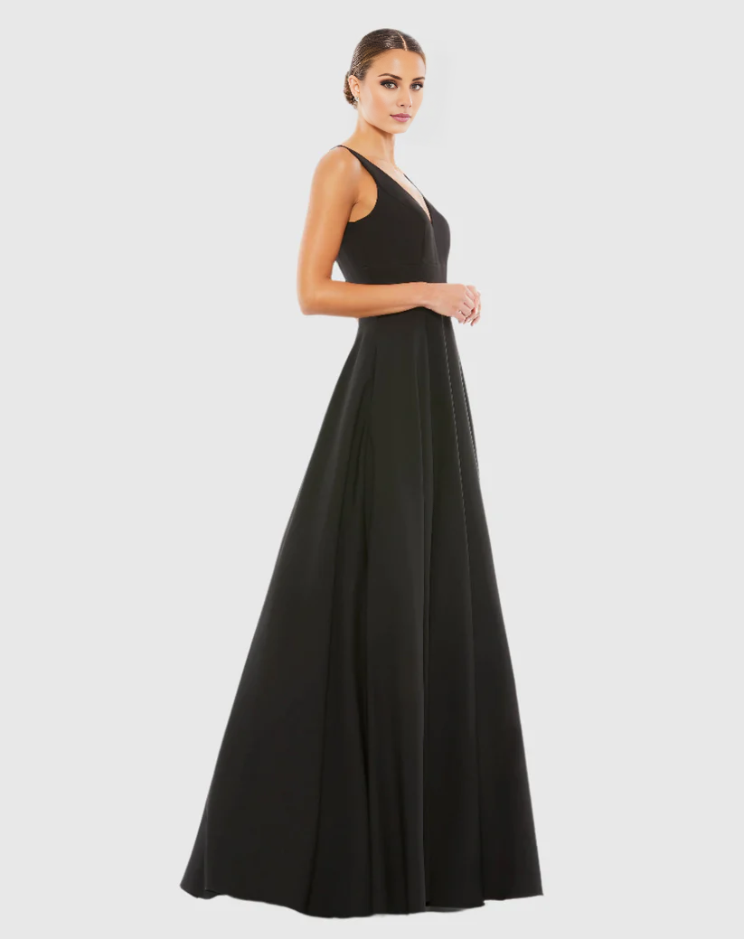 Vestido de noche negro sin mangas, largo hasta el suelo, con escote en V y corte A