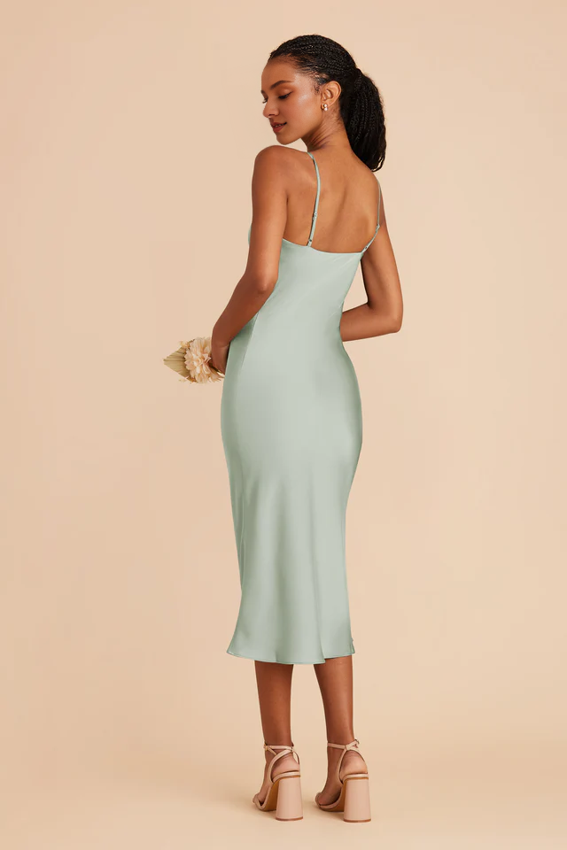 Vestido de dama de honor con escote plisado, largo medio y cremallera lateral, totalmente forrado