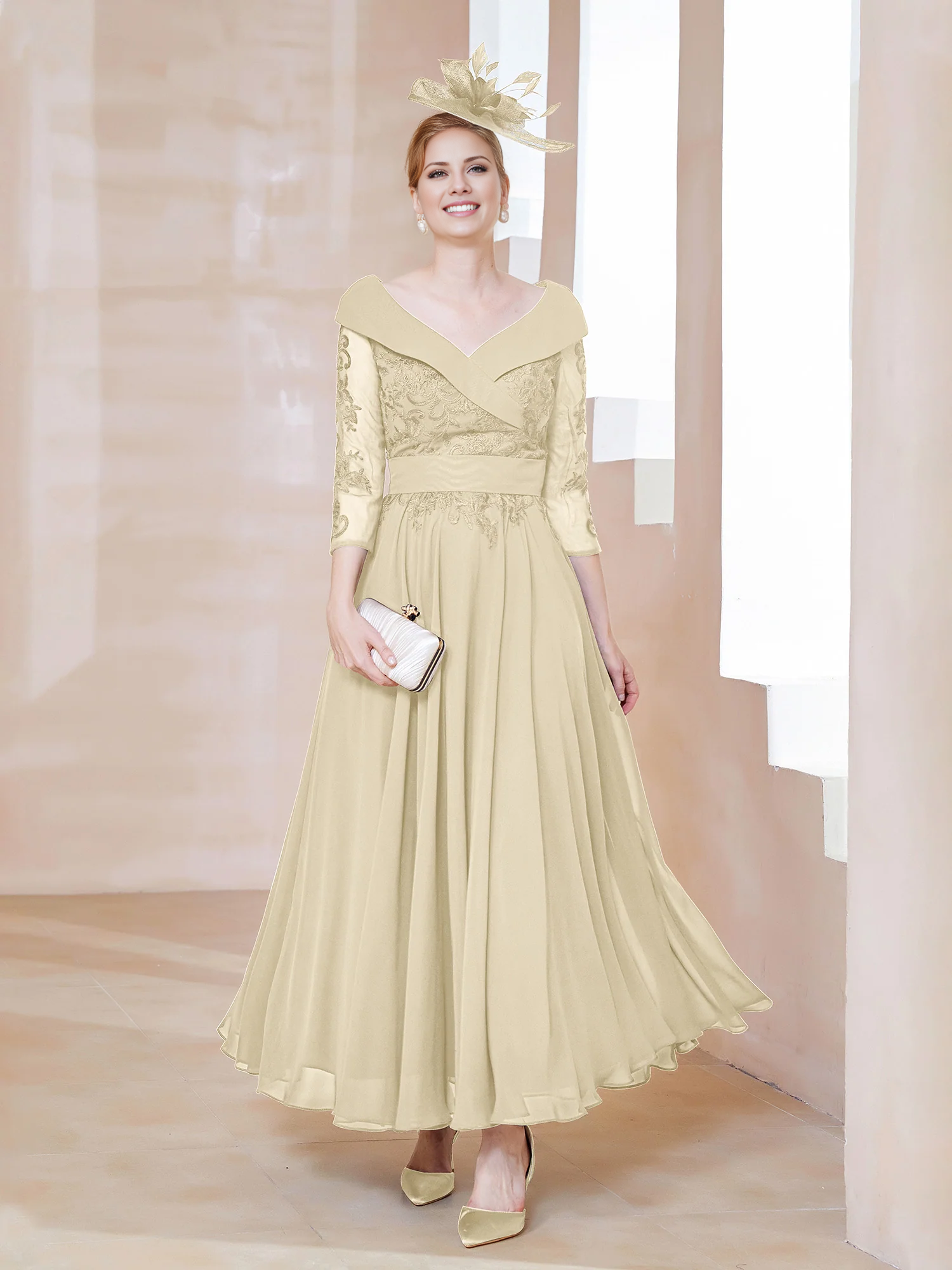 Vestido de madre de la novia de gasa con apliques y escote en V en forma de A