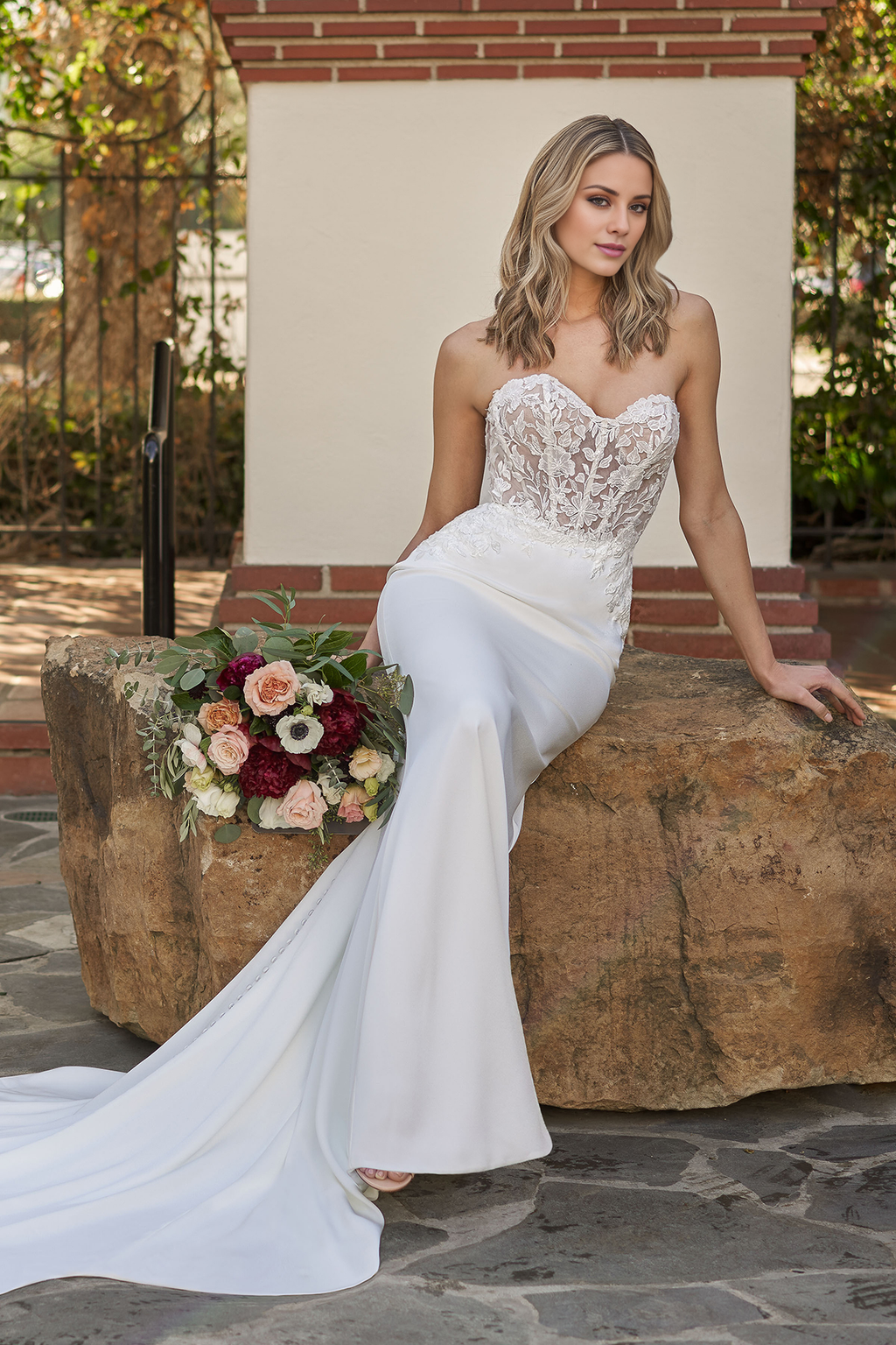 Ivory Sweetheart Mermaid Floor-Length Evening Dress with Lace Bodice