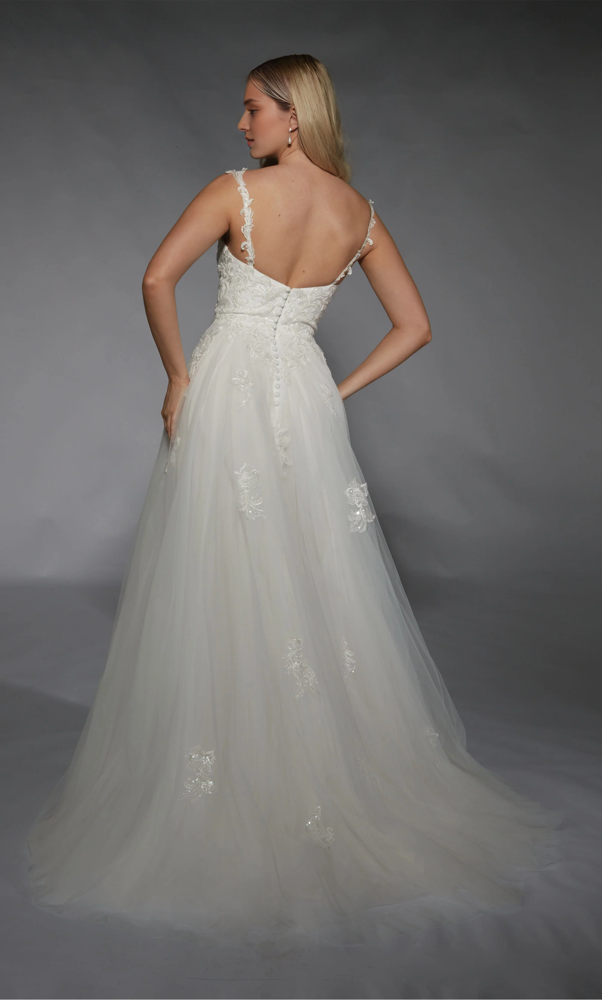 Vestidos de novia de encaje de gasa con cuello de corazón de pollo y calcomanía de encaje de corte A