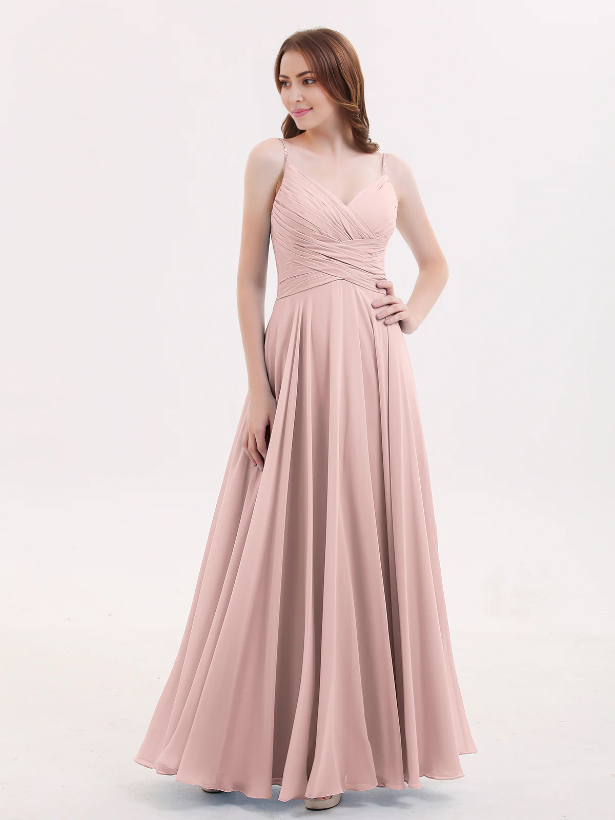 Vestido de gasa con escote en V y tirantes finos