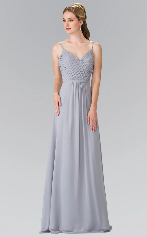 Abito da ballo a trapezio con scollo a V, pieghe e lunghezza al pavimento