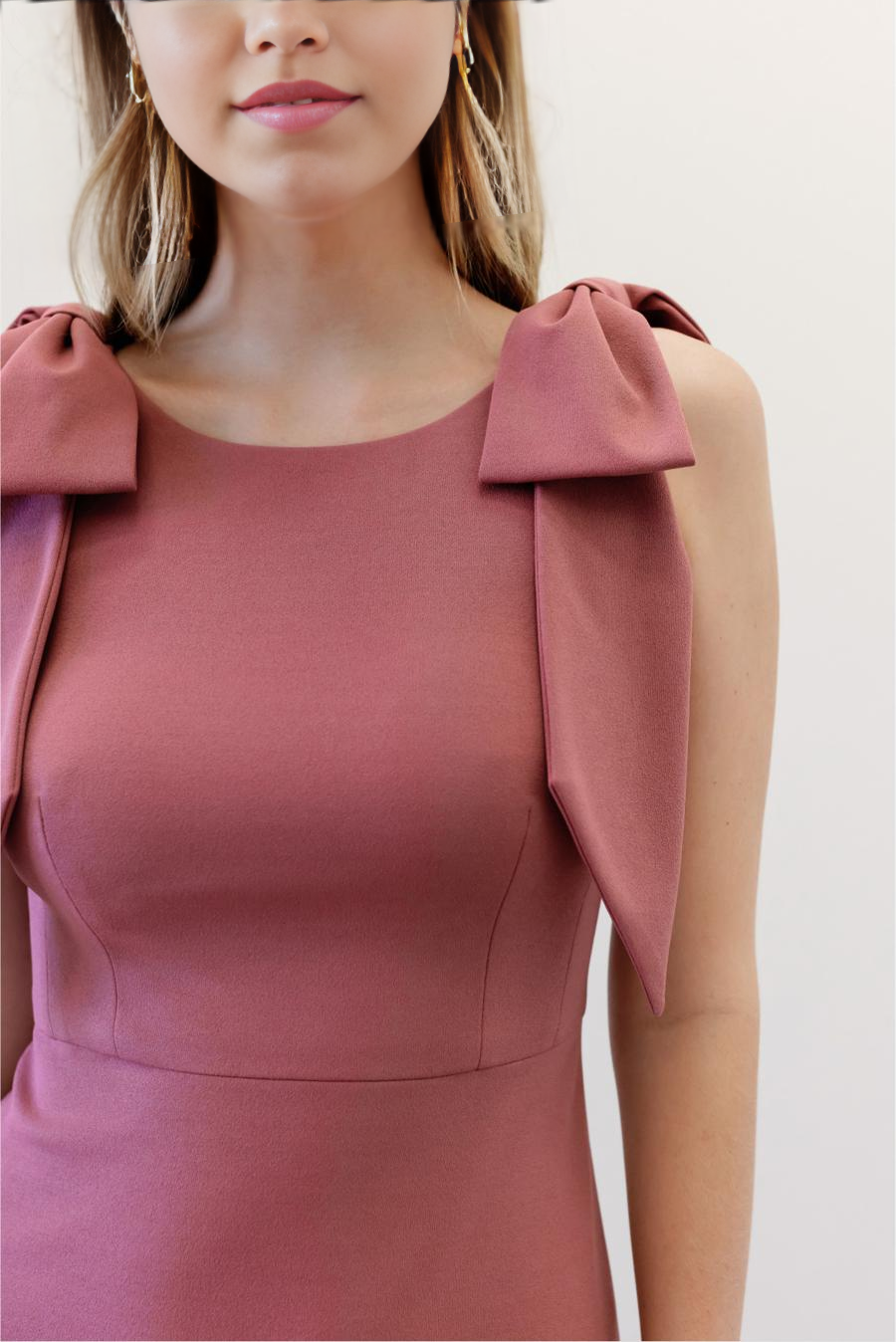 Vestido de noche Jimiss con cuello redondo, sin mangas, lazo en los hombros, sin espalda y largo hasta el suelo