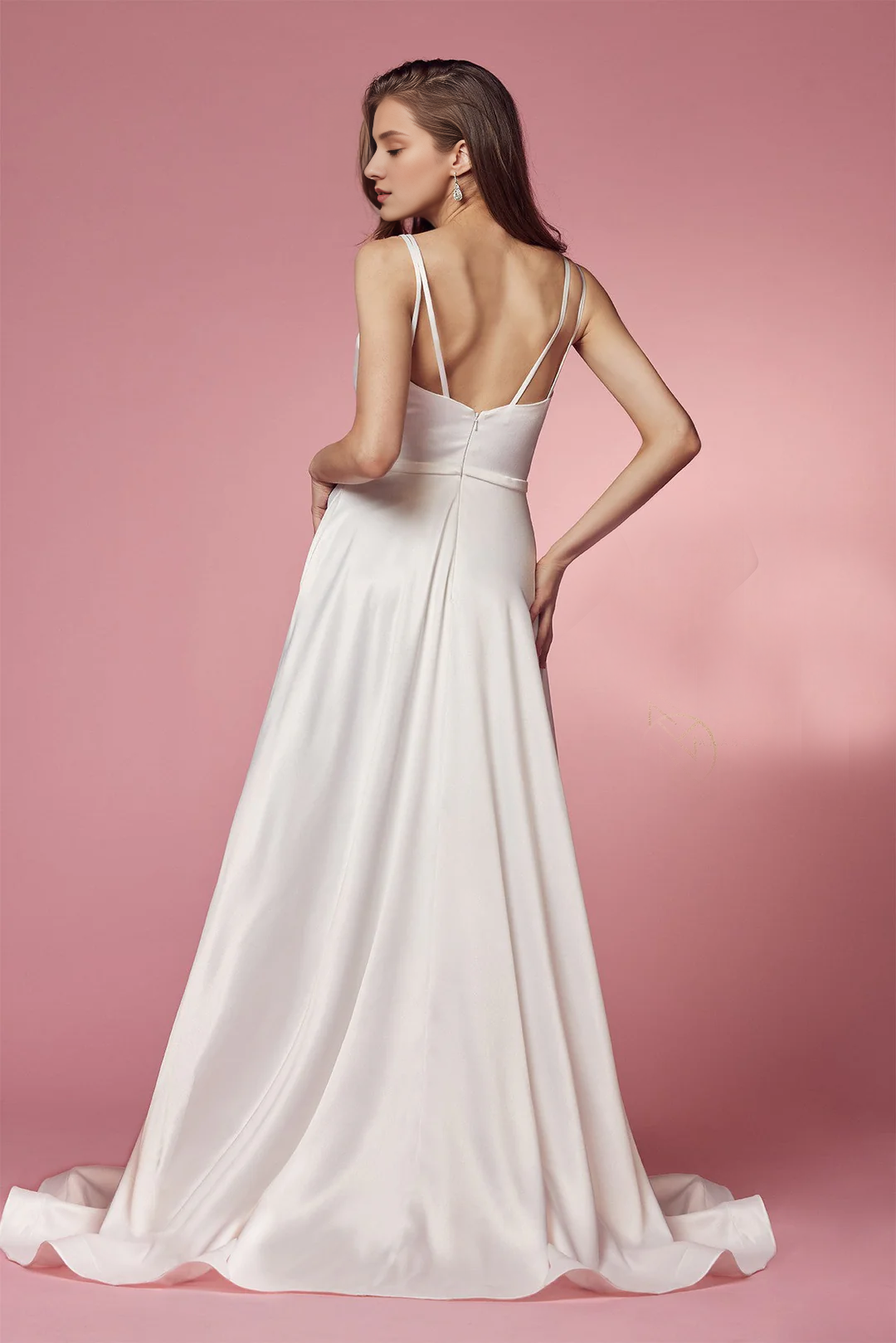 Abito da sposa bianco senza maniche a trapezio