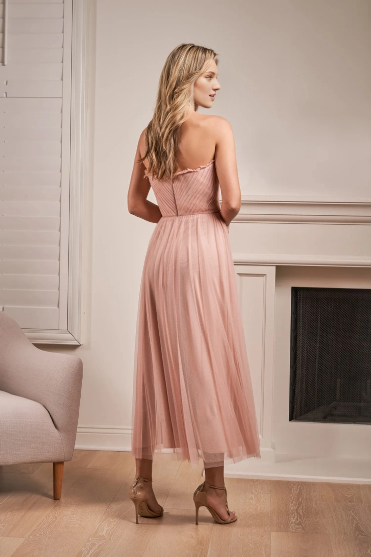 Vestido de dama de honor de gasa suave, corte A, hombros descubiertos, forma de V, volantes y largo medio