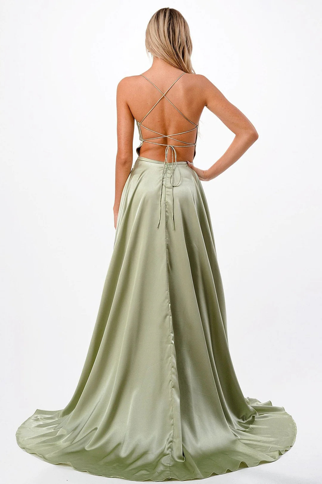 Vestido largo sin mangas de satén con falda con abertura en forma de A