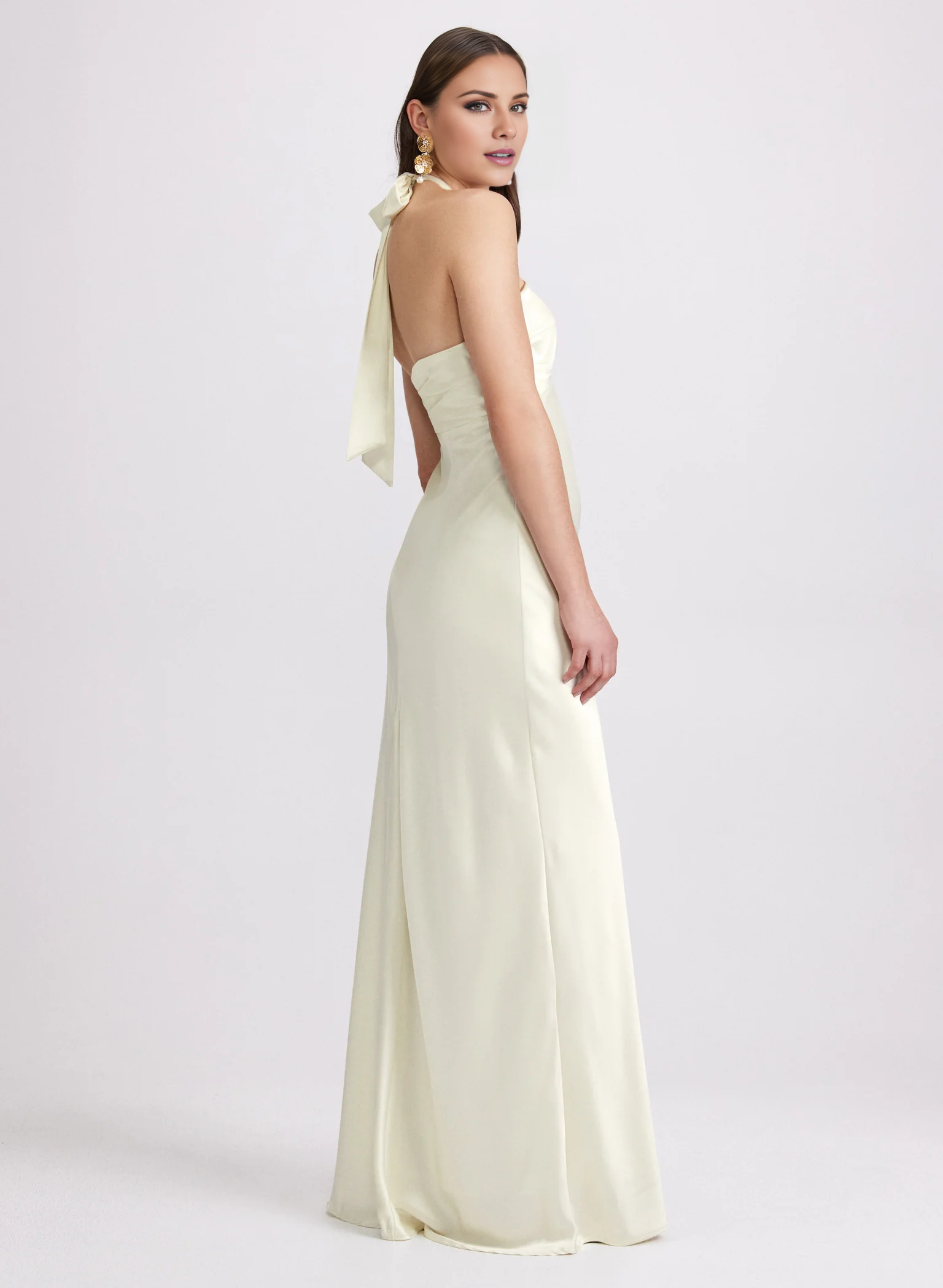 Vestido de fiesta largo de satén sin mangas con escote halter y espalda descubierta de Jimiss