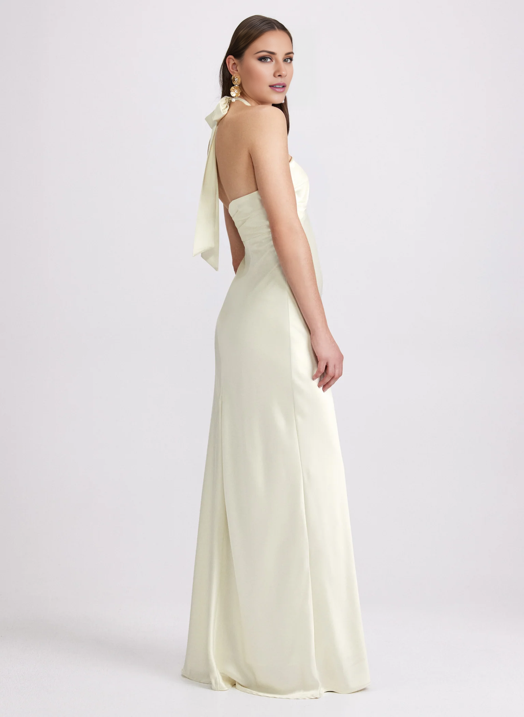 Vestido de fiesta largo de satén sin mangas con escote halter y espalda descubierta de Jimiss
