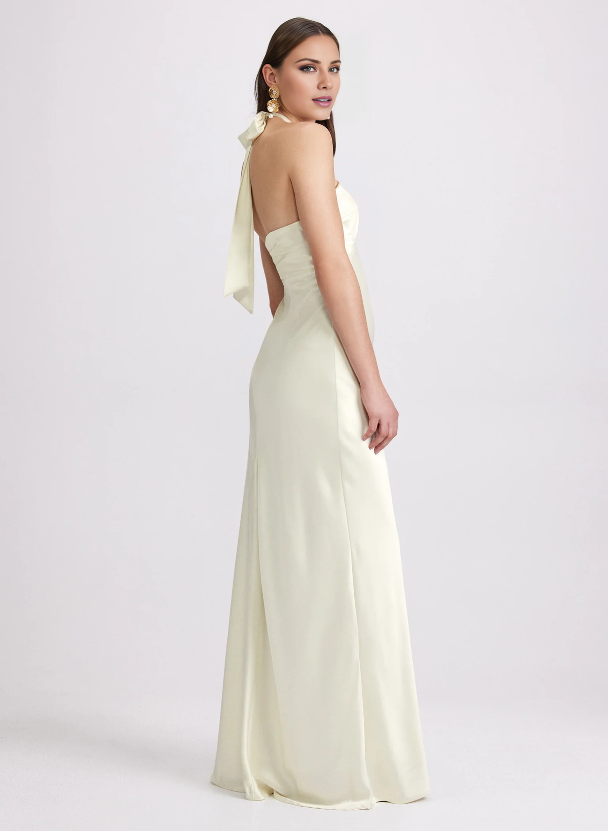 Vestido de fiesta largo de satén sin mangas con escote halter y espalda descubierta de Jimiss