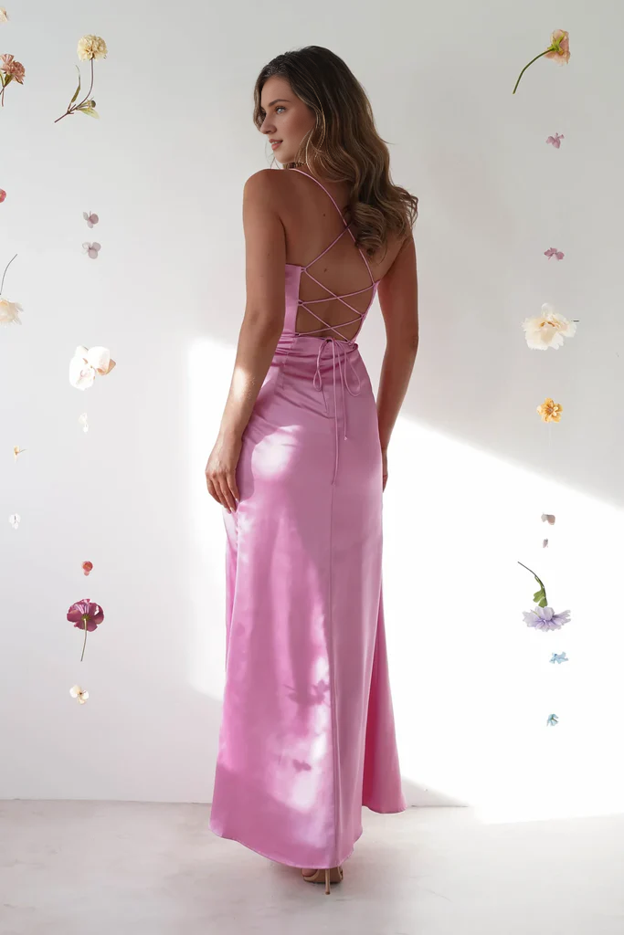 Vestidos de noche de satén con corsé ajustado de color rosa floreado