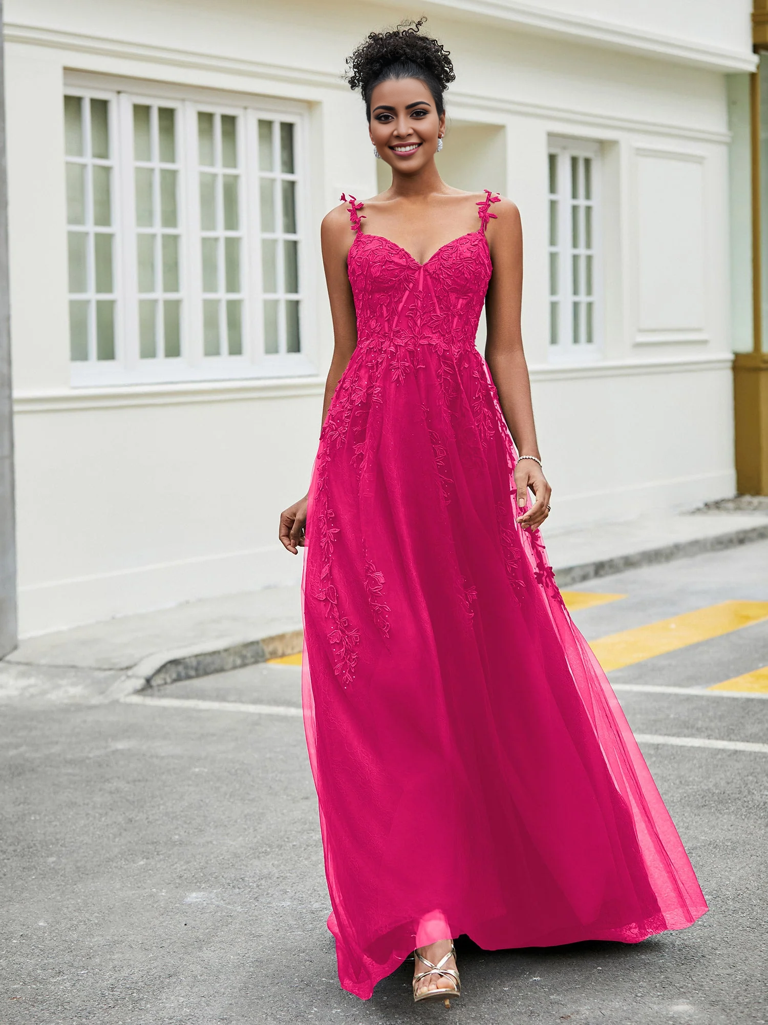 Vestido transparente con falda larga y abertura amplia